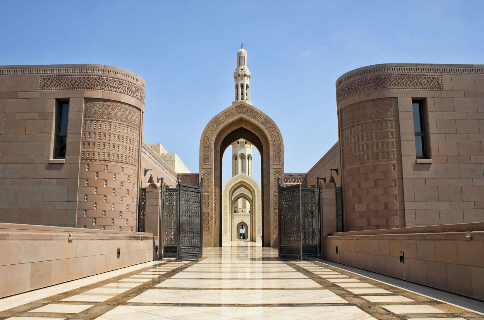 تعرّف على واحة المسارات، منظّم رحلاتك في عُمان